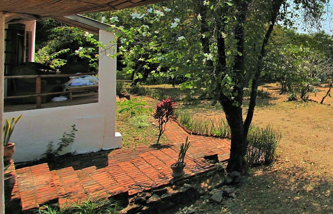 Njaya Lodge Nkhata Bay Exterior photo