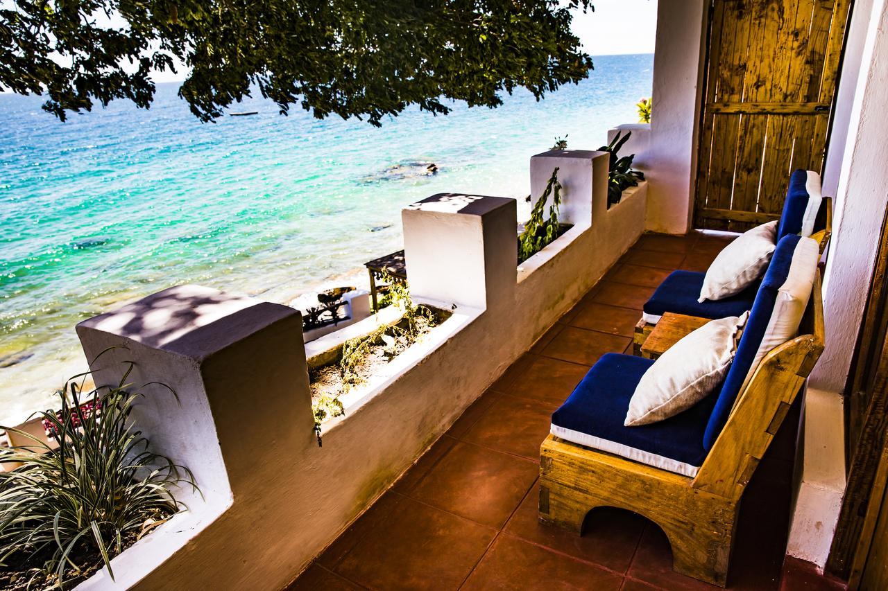 Njaya Lodge Nkhata Bay Exterior photo